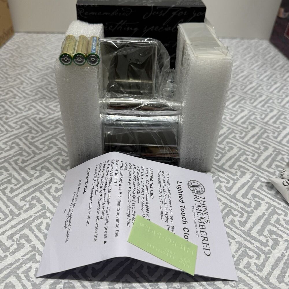 Things Remembered Gravity Pen Stand & Lighted Touch Clock Silver New In Box - Picture 3 of 4